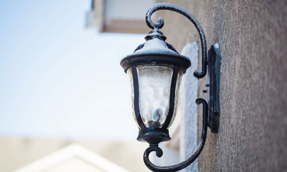 How to Remove Outdoor Light Cover