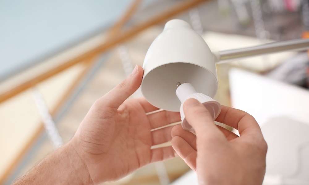 How to replace outdoor light fixture