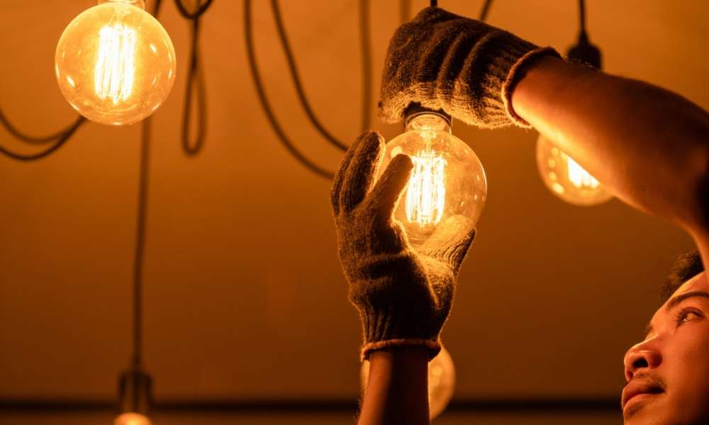 How to Clean Light Bulbs