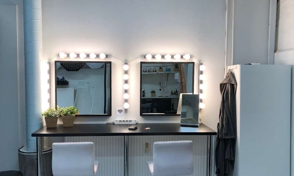Vanity Light Bar Equipment
