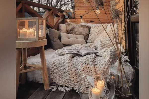 Include Bulbs On The Railing With Candles