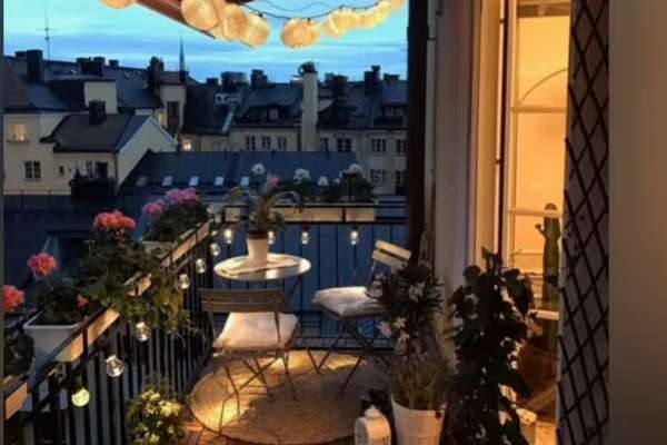 Use Railing Lanterns To Make Attractive