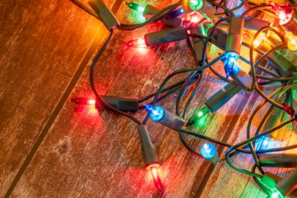 Average Lifespan of Incandescent Christmas Lights