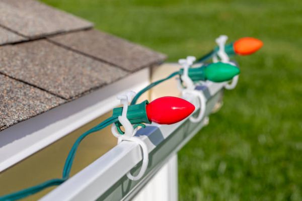Use Shingle Clips (Easiest & Most Popular) To Hang Christmas Lights On Roof Without Gutters