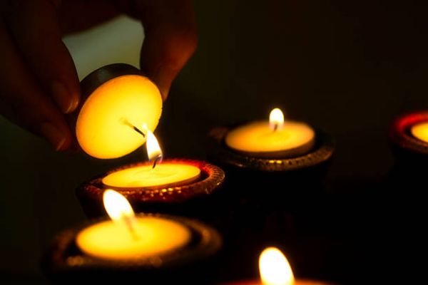 What Affects How Long Tea Lights Burn?