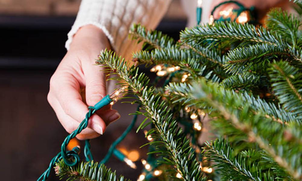 how to put christmas tree lights on a tree​