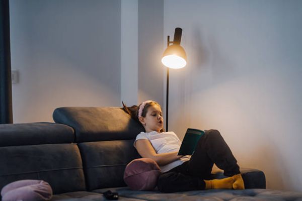 Benefits of Using an Adjustable Floor Lamp for Reading